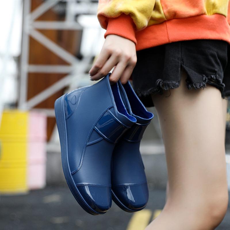 Rain shoes women's fleece thickened fashion winter non-slip outer wear medium tube water shoes short tube warm large size rain boots