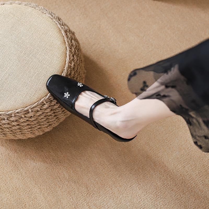 Baotou pantoufles plates pour femmes, strass à l'extérieur, bouche peu profonde, chaussures simples à talon compensé intérieur pour femmes, sandales nouvelles printemps et automne Mary