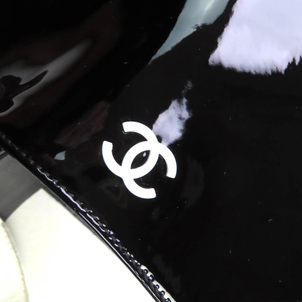 CHANEL Ankle boots Black White Patent leather Women 35 G35430 Used
