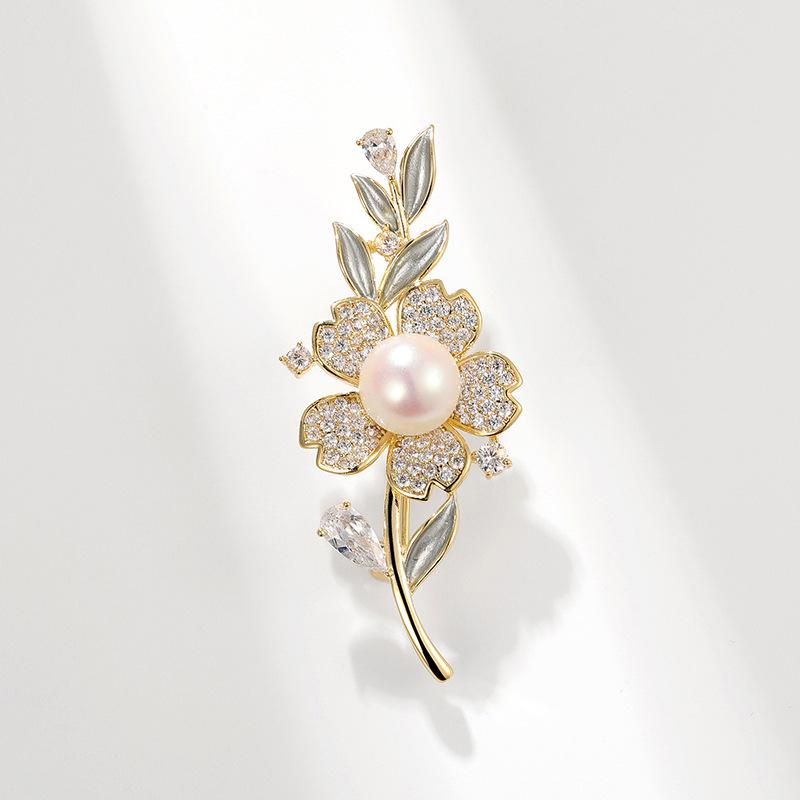 Bo Xin Yun Peach Blossom Brooch: Zirconia  Pearl Five-Petal Floral Design