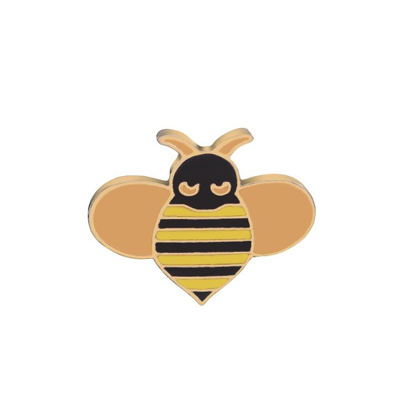 Fashion Gold Charm Pins Brooches Dog Whale Cat Couple Enamel Bees Badges Hat Backpack Accessories Lovers Jewelry Gifts