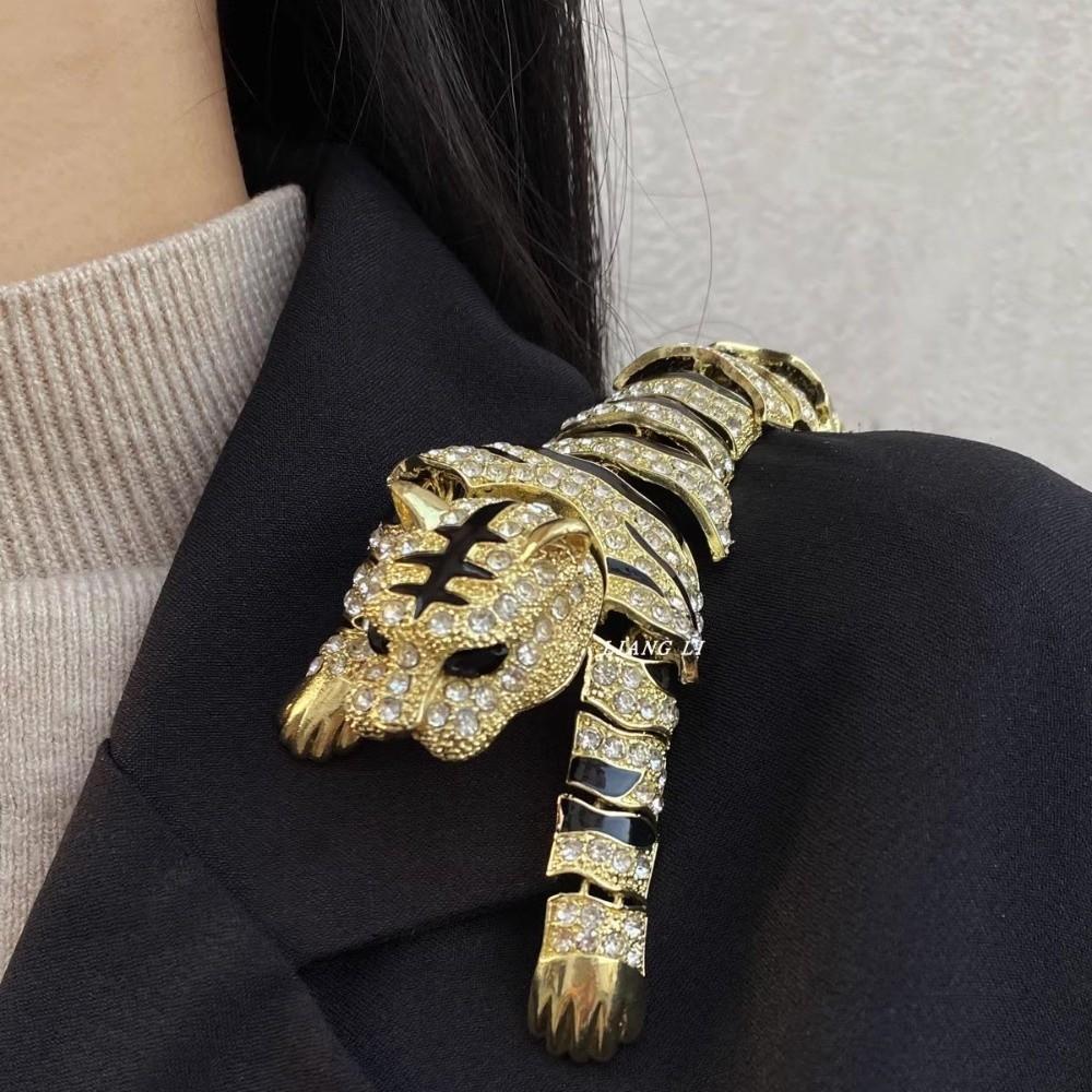 Elegant Large Tiger Brooch Rhinestone Shoulder Flash Shoulder Decor Brooch  Suit Accessories