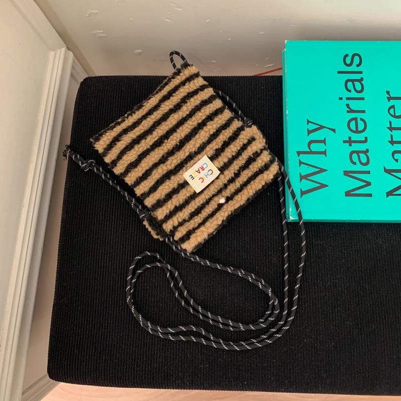 Plüsch Umhängetasche im koreanischen Stil mit Regenbogen-Punkten in Rosa für Mädchen