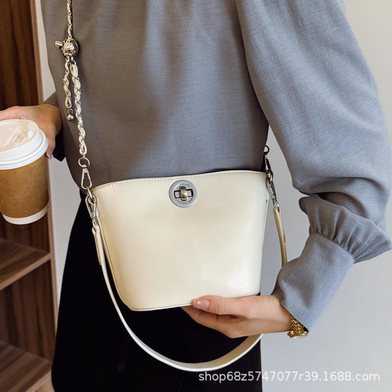 Fashion chain small bag women's 2025 new bucket mother bag high-end texture versatile commuter shoulder messenger bag