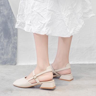 Baotou Oma-Schuhe sind schlicht, tägliche hinten offene Sandalen sind verbreitert, und die Ferse ist nicht hochgezogen.. Dicke Absätze einzelne Schuhe für Damen Sommer.