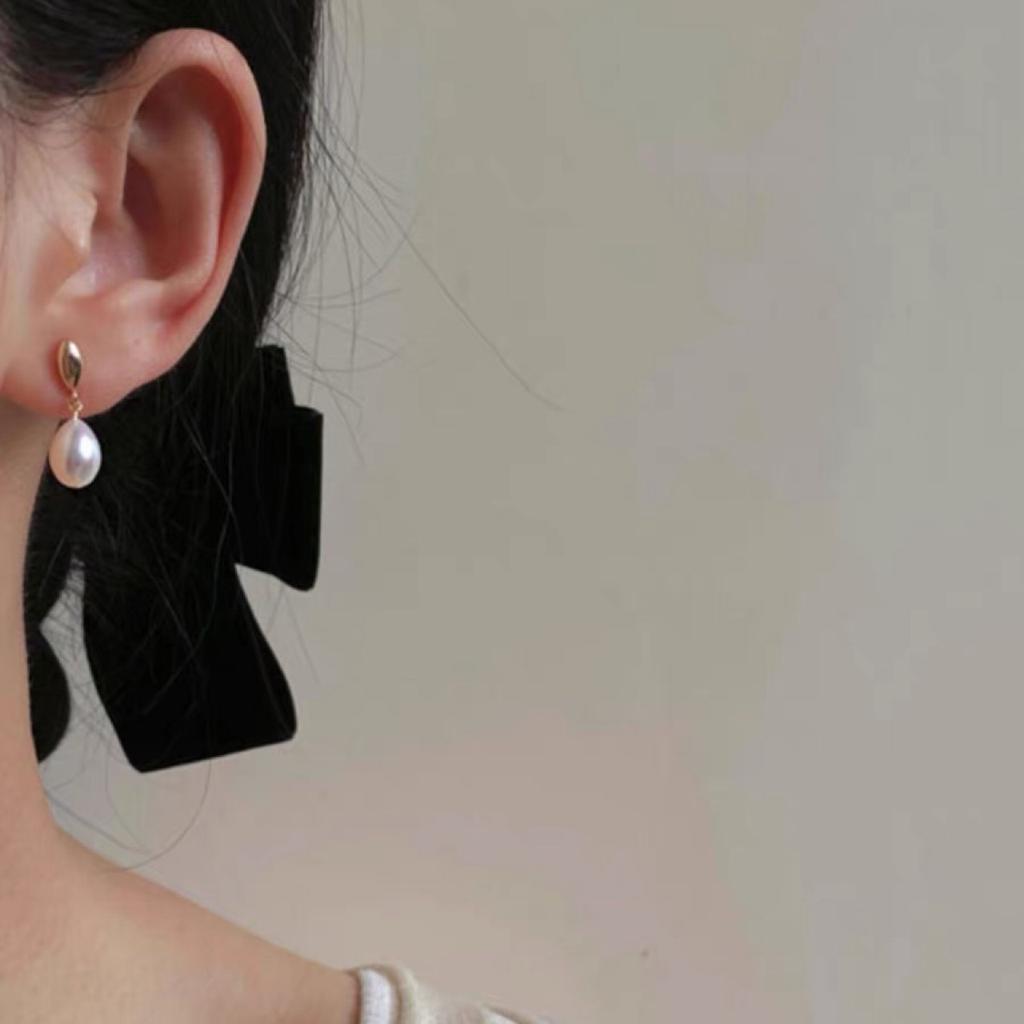Natürliche Süßwasserperlenohrringe mit hohem Glanz und kleinen Perlenakzenten Ohrringe14K Goldplattierte Reiskorn-Ohrringe, ein einfaches Geschenk für Frauen