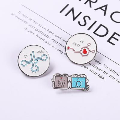 Orbity Chemická série Smaltované odznaky Kreslené postavičky Požehnání Geometrie Brože Odznaky na batoh Oděvní doplňky Klopové odznaky