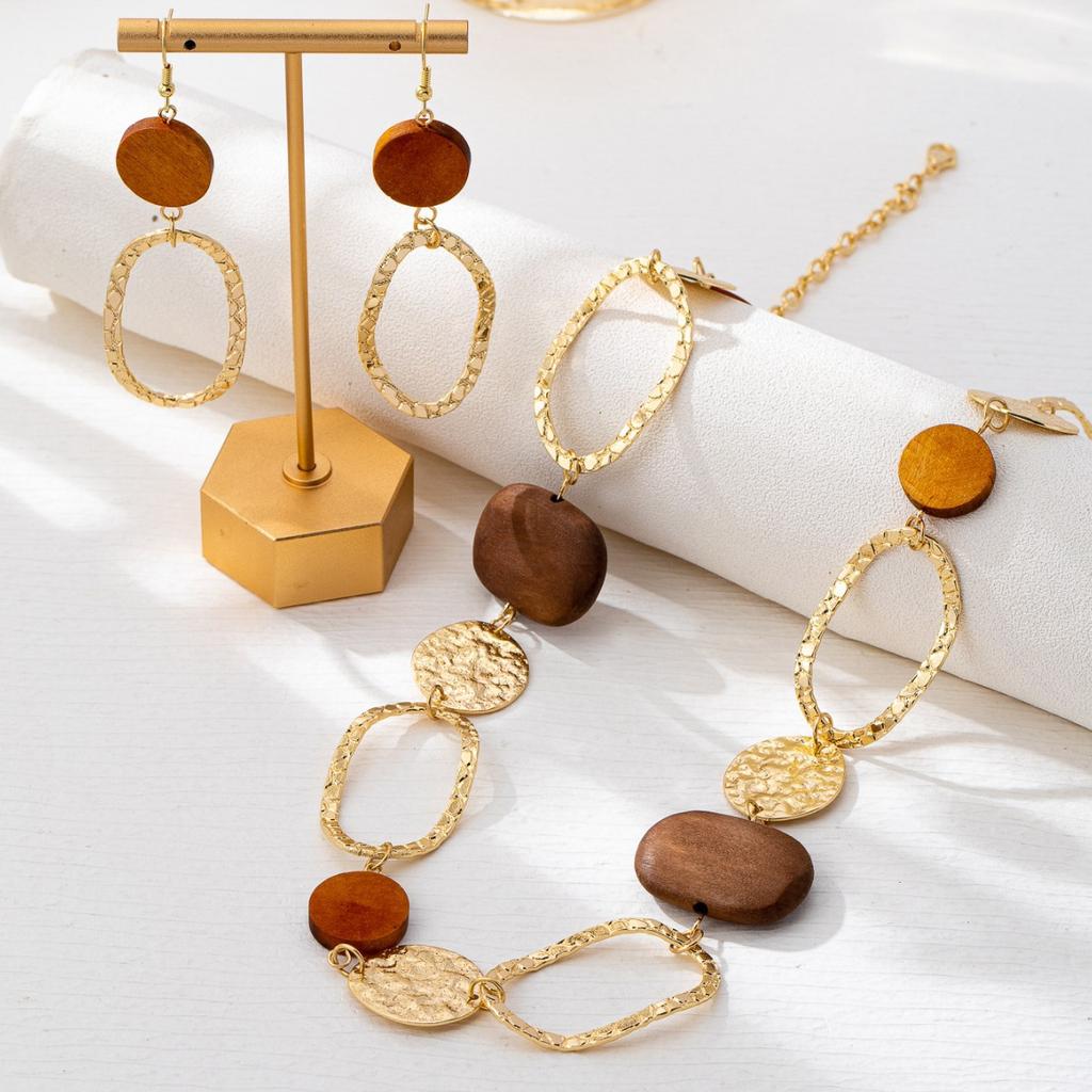 Retro Wooden Gold-Plated Beaded Long Necklace, Textured Gold Ring Wood Pendant Design, Vintage Elegant Women's Jewelry