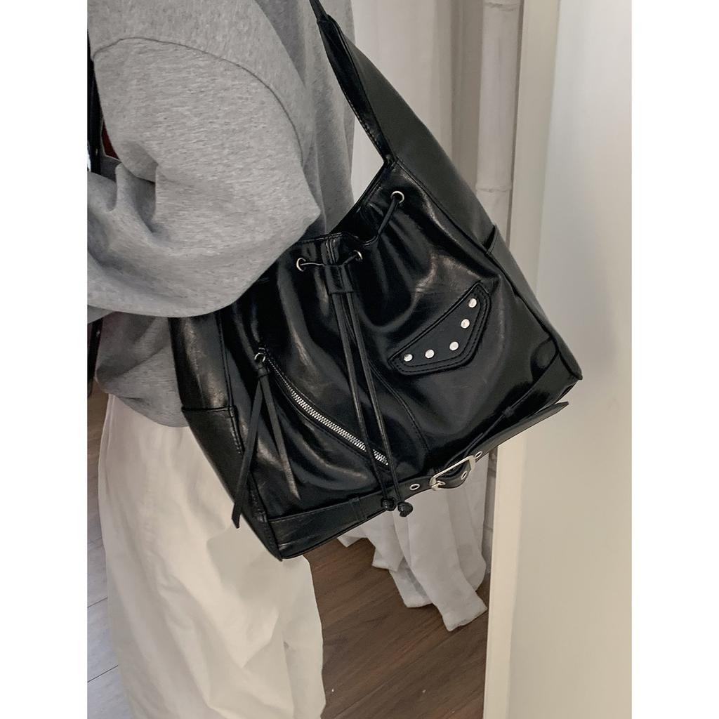 Retro Large-capacity Bucket Bag Women's 2025 Autumn and Winter New Simple Tote Bag Large-capacity Shoulder Messenger Bag