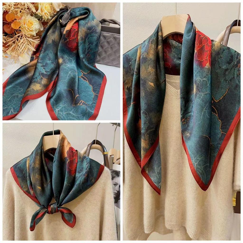 Eleganti Foulard di Seta da Donna Con Centinaia di Camicie, Assistenti di Volo, Decorazione Professionale, Protezione del Collo, Foulard, 70 Foulard Quadrati Piccoli.