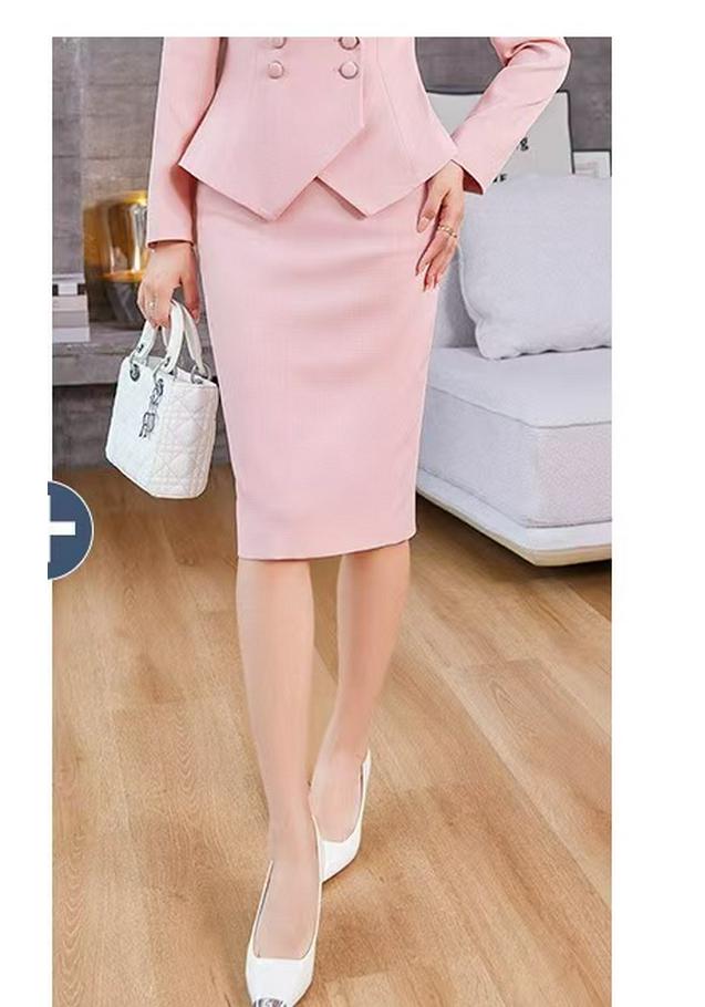 Elegant Pink Professional Women's Suit - Stylish Two-Piece Set for an Age-Defying, High-End Look