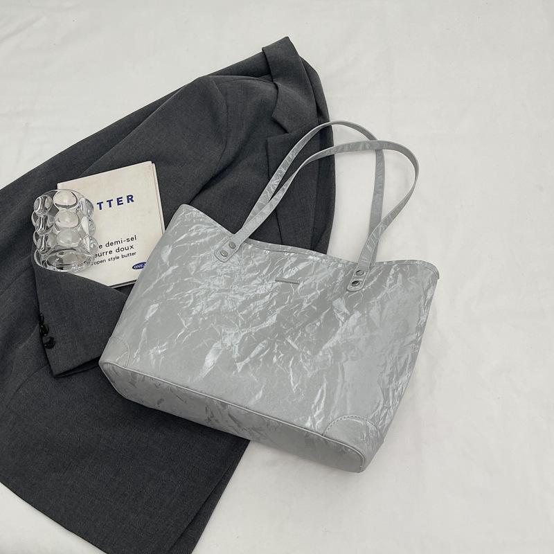 

Korean version commuter large-capacity retro tote bag women s 2025 new simple casual trendy high-end underarm shoulder bag