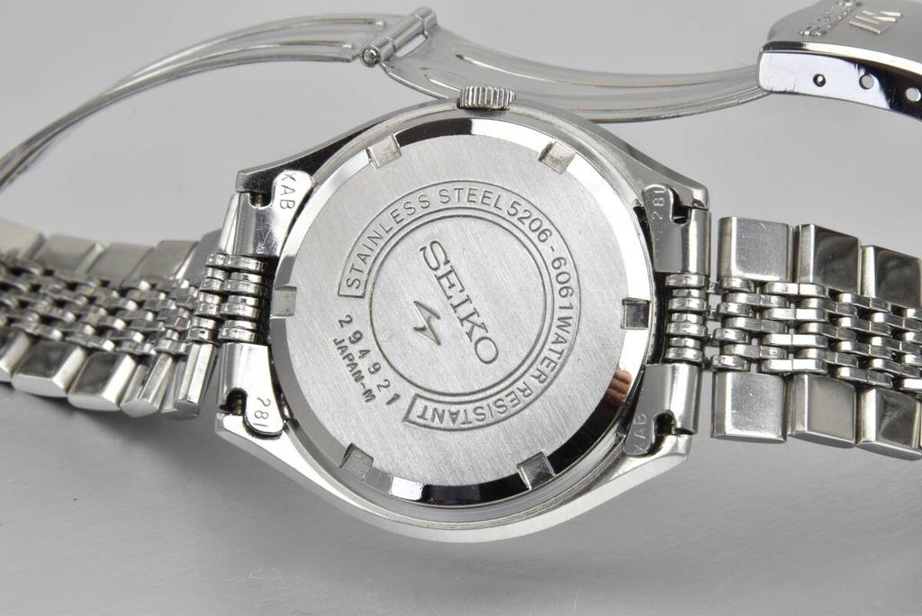 calendar 1972 Seiko Lord Matic 23 automatic winding manufactured by Kameido a timepiece from its mature Instantaneous change, 5206-6061