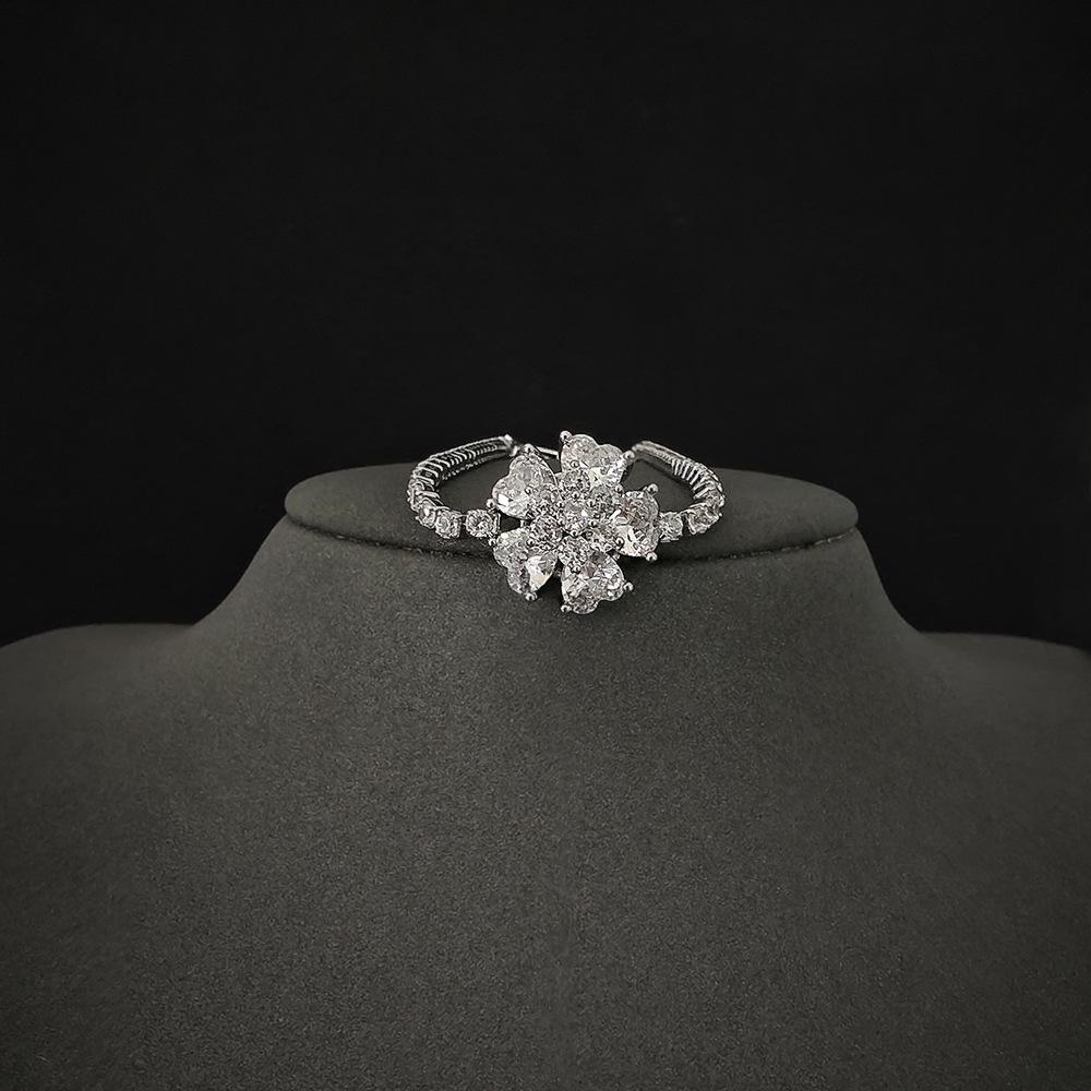 

Трендовый минималистичный браслет-клевер из пяти лепестков для женщин - Белый белый