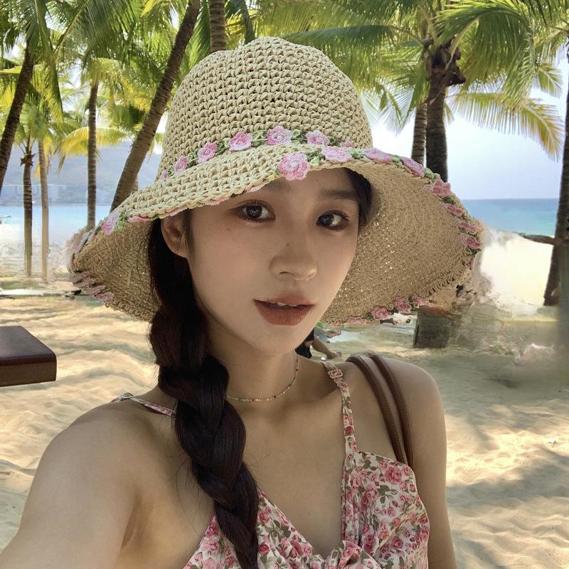 Sweet and Versatile Woven Straw Hat for Women On The Beach Sun Protection Fisherman's Hat with Large Brim Showing Face and Small Basin Hat Trendy