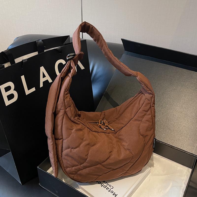 Rhombus quilted messenger bag women's large capacity quilted cotton embroidered thread college student fashion commuter shoulder dumpling bag