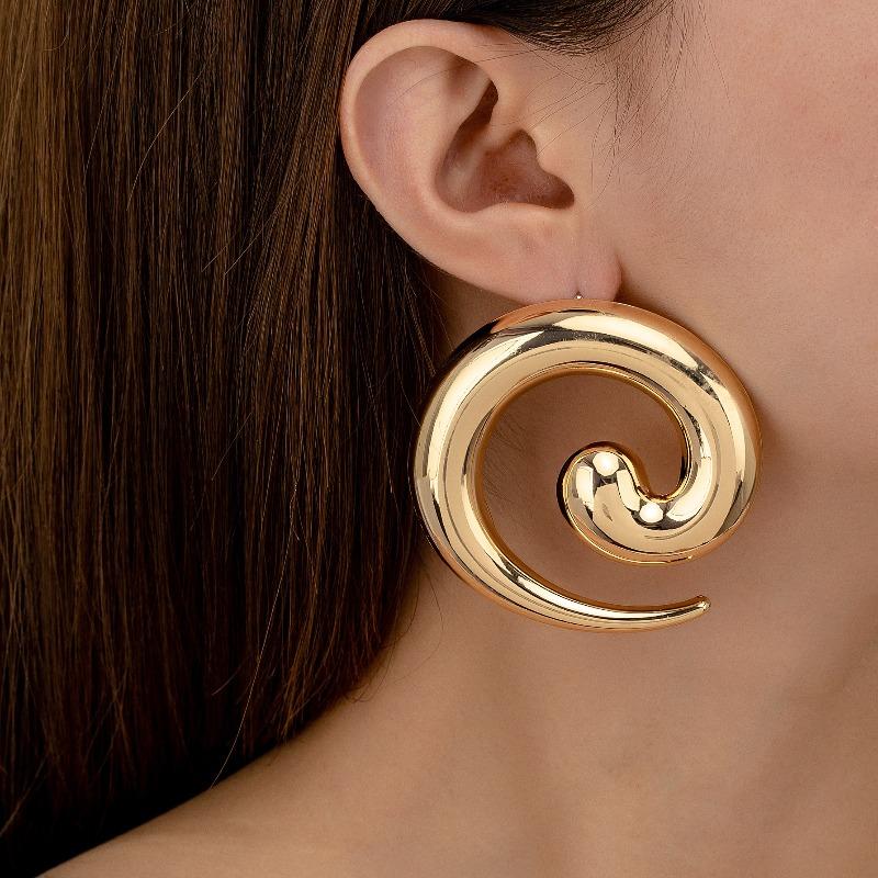Trend fashion cold wind retro catwalk style round snail stud earrings accessories women's high sense versatile