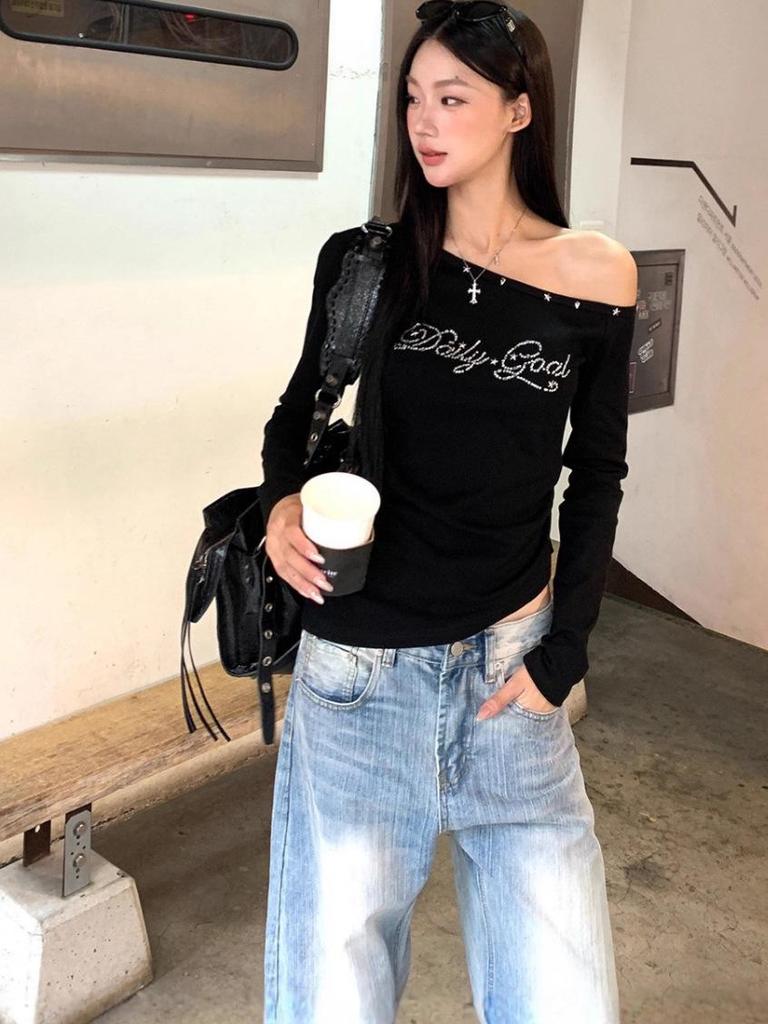 Chic Off-the-Shoulder Slim-Fit Black Long-Sleeve T-shirt for Women - Perfect for Early Autumn