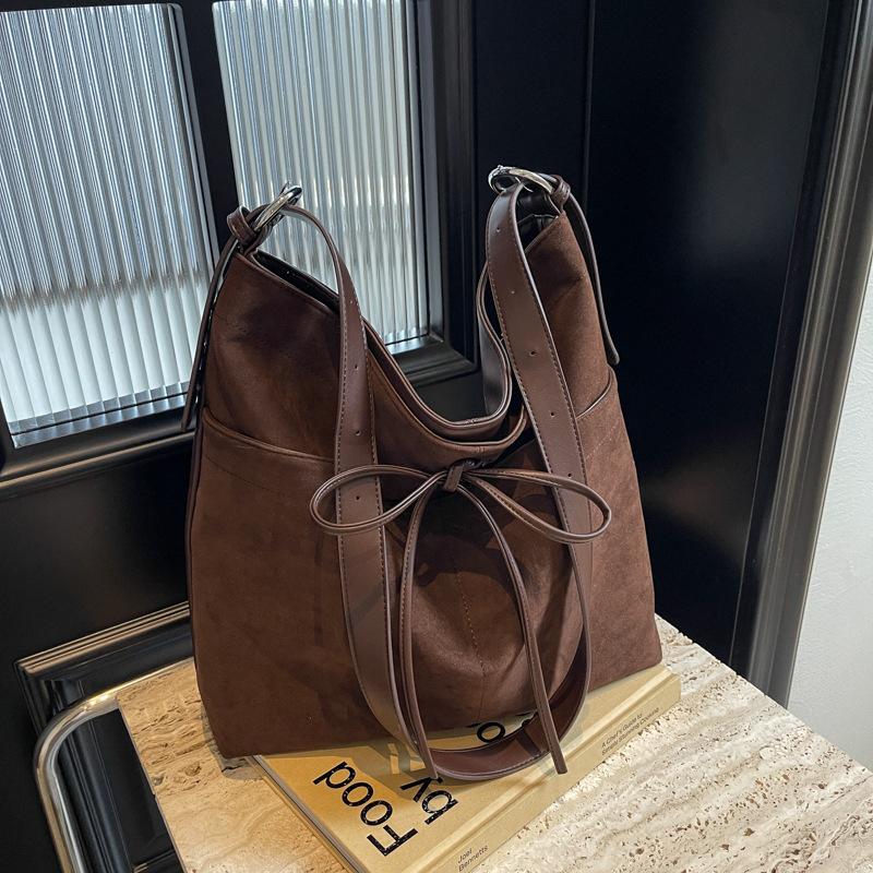 Frosted retro bag women's autumn and winter new large-capacity messenger casual versatile commuter tote bag