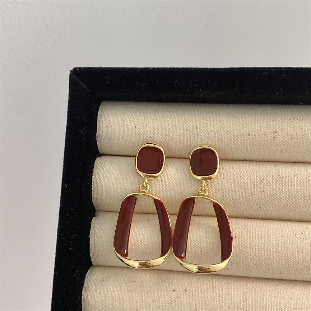 

Серьги-подвески квадратной формы для женщин, простые металлические витые эмалевые серьги с геометрической формой, вечерние украшения цвета белого вина и красного вина красный
