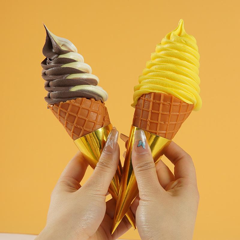 Grande Cono Gelato Decorativo Realistico Prop per Gelaterie e Espositori Bevande Fredde