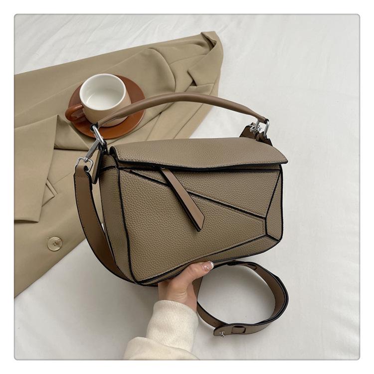 

Простая однотонная лоскутная сумка через плечо с текстурой личи