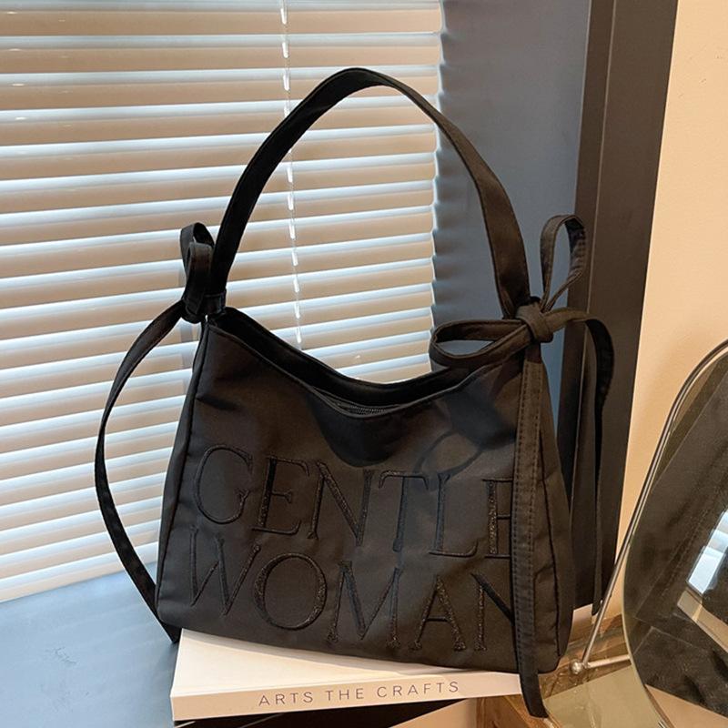 

Корейская версия вышитые буквы женская ручная сумка подмышку повседневная простая сумка через плечо для通勤 модная иностранная сумка-тоут чёрный