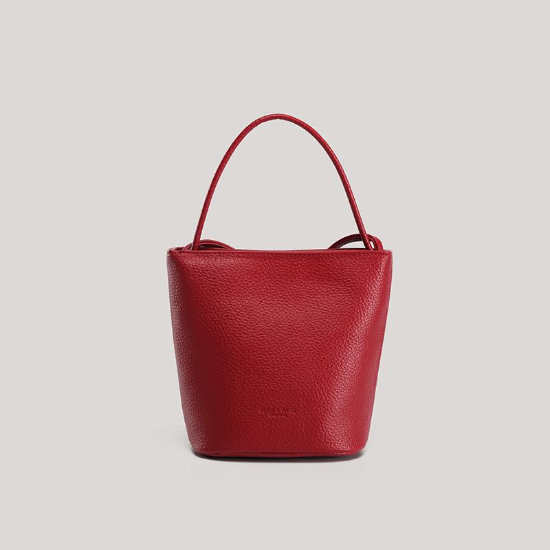 Hand Carrying Bucket Bag Women 2025 New Korean Version of Simple Casual Shoulder Bag Niche Trend Versatile Design Underarm Bag