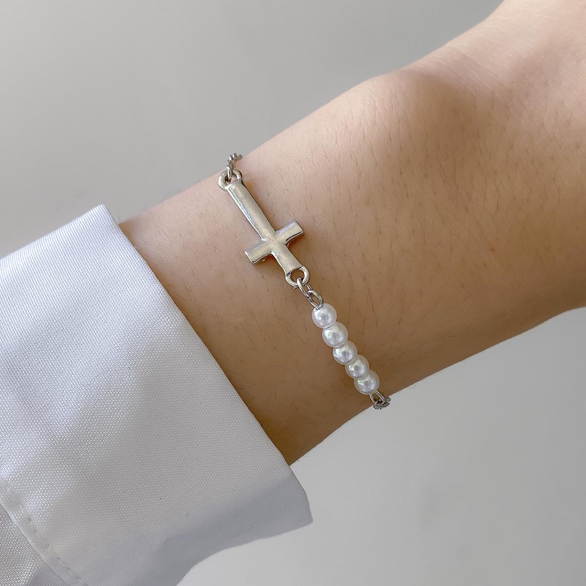 

Versatile geometric chain jewelry, simple single-layer cross imitation pearl mixed and matched bracelet for women