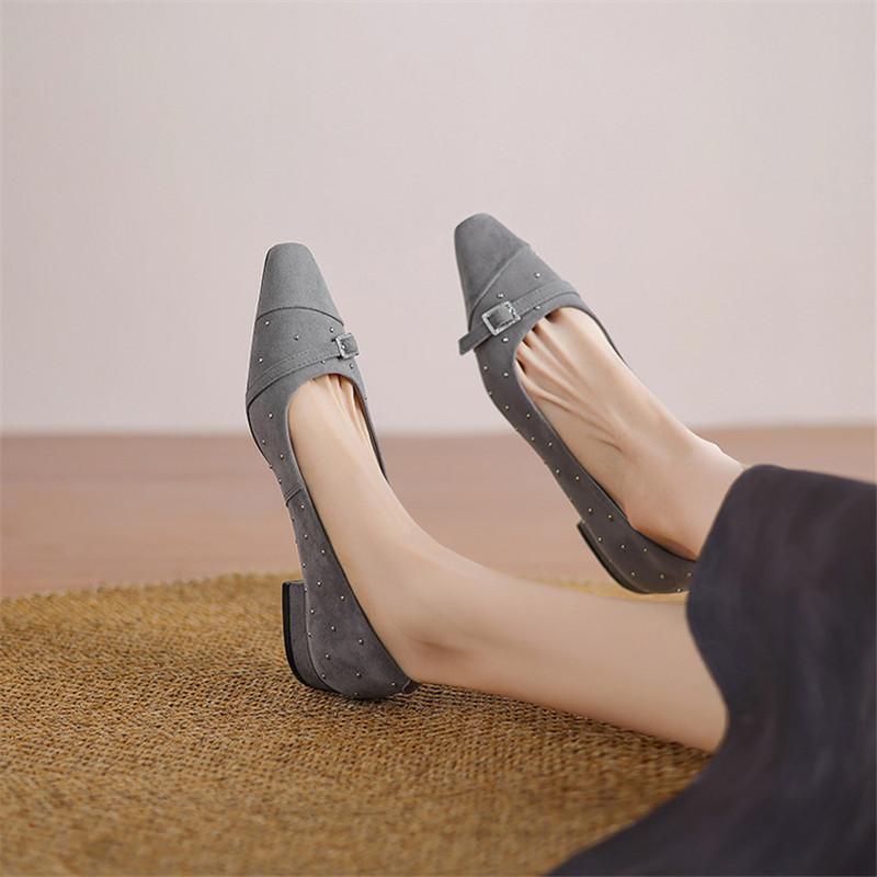 Mode Neue Frühling/Sommer Schafveloursleder Damen Pumps Schuhe für Damen Mode Nieten Eckige Zehen Loafers Schuhe Damen Niedrige Absätze Damenschuhe