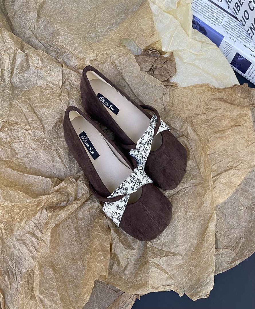 

Flat-bottomed retro Mary Jane shoes women s new suede light mouth one-word belt with skirt single shoes evening shoes 39 темно-коричневого