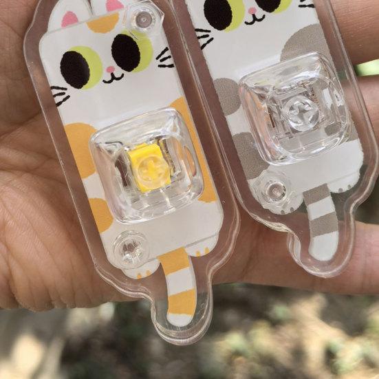 Keychain Fidget Toy Cartoon Cat Design Portable Keychain Pendant with Mechanical Buttons Stress Relief Decompression