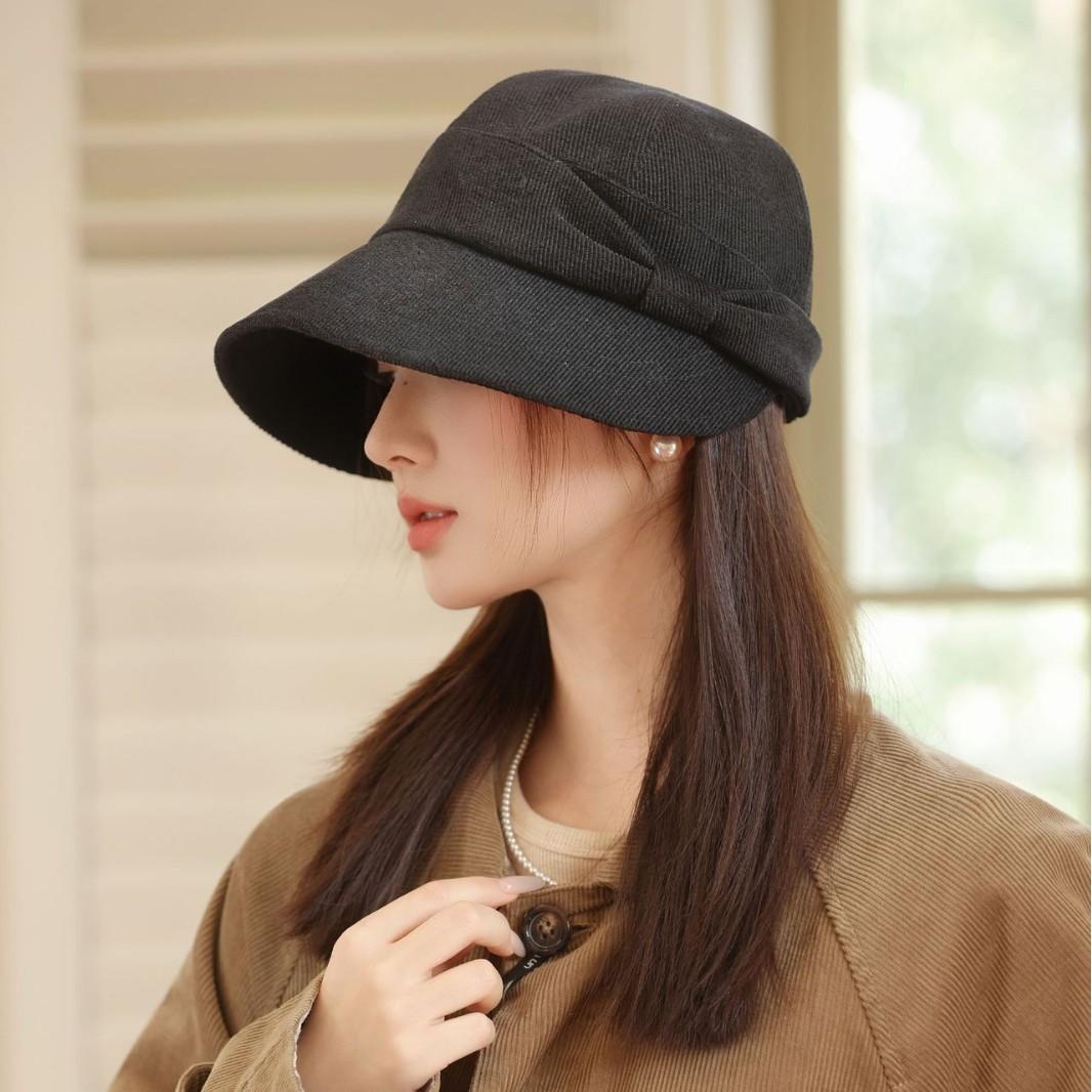 

Женская модная и универсальная шляпа-ведро Корейская версия теплой бейсболки с широкими полями, подчеркивающая лицо, маленькая киберспортивная шляпа M（56-58cm）