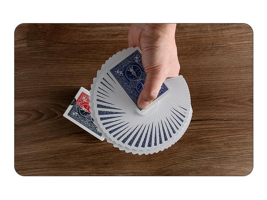 Magie du Nord: 52 Nuances de Rouge V1 - Cartes à Jouer Chef-d'œuvre Shin Lim