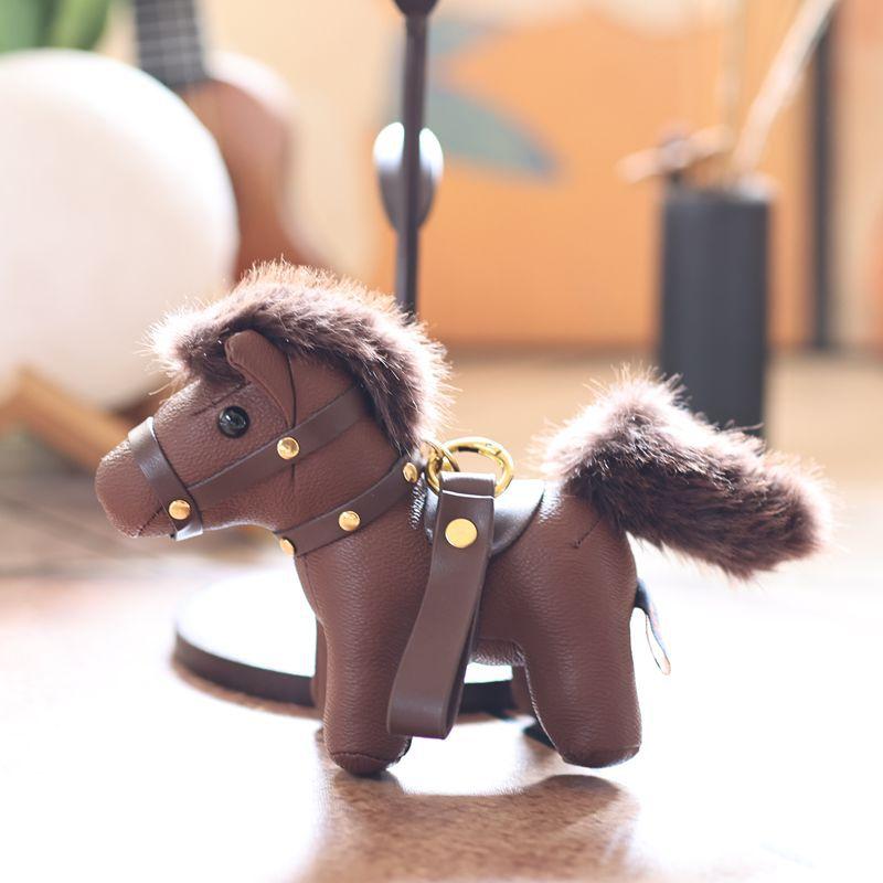 

Кожаный брелок-подвеска в виде мультяшной пони для женщин и мужчин, подвеска для сумки, креативный брелок с изображением счастливой лошади, аксессуары