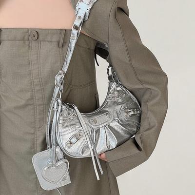 Motorradtasche, Nieten-Quasten-Tasche, Plissee-Tasche, Punk-Stil Achseltasche, Modische und hochwertige Damen-Einzelschultertasche