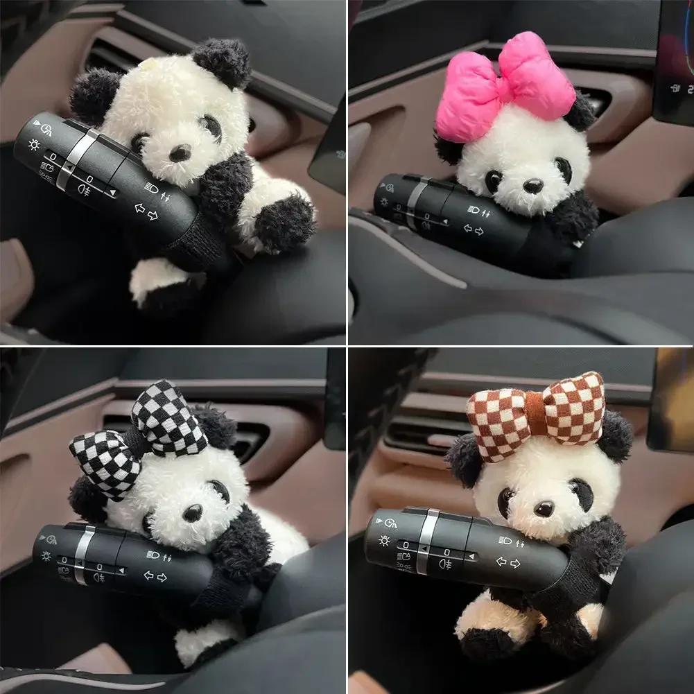 Plysj Panda Clutch Dekorasjon Bilvisker Blinklysbryter Ornamenter Søt Sløyfe Panda Bilvisker Dukke Auto Interiørtilbehør