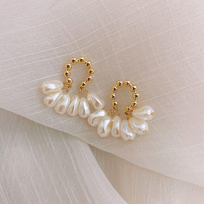 2025 Retro-Inspired Imitation Pearl Earrings: Niche Light Luxury Ear Studs & Pendants