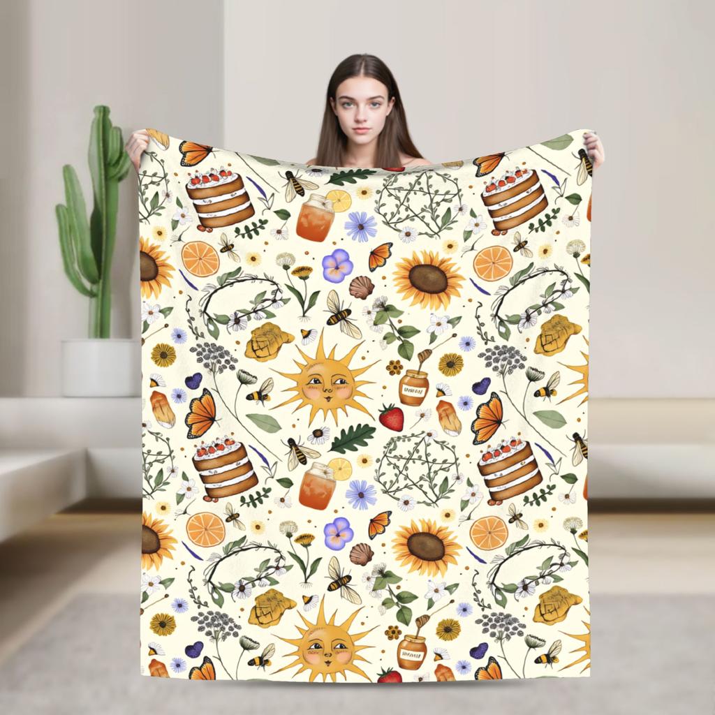 Bee in honeycomb and flowers Flannel Blankets  Soft Throw Blanket for Bedroom Camping Street Trend Bedspread Sofa Bed Cover