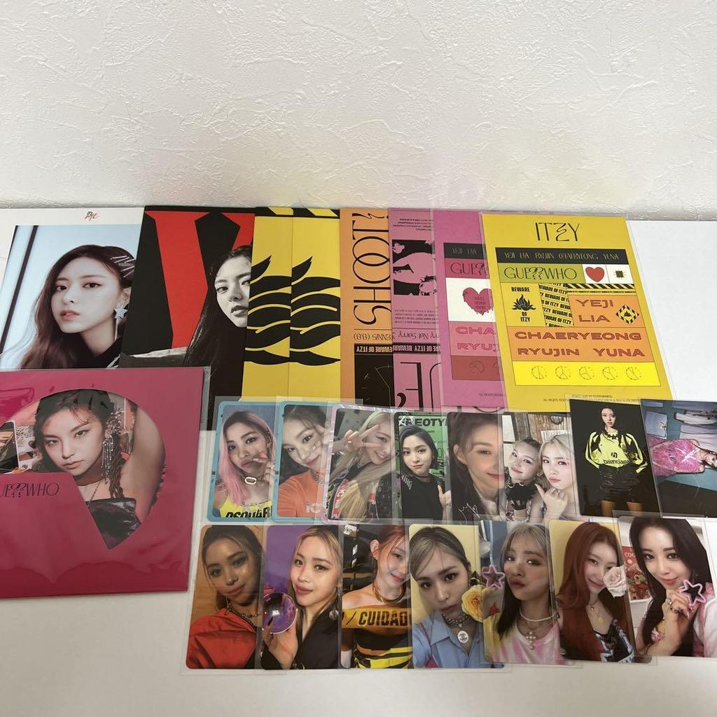 [USED] ITZY album bundle with trading cards