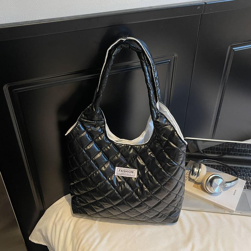 

Autumn and winter new versatile bags women s niche high-end women s bags commuting handbags high-value bags