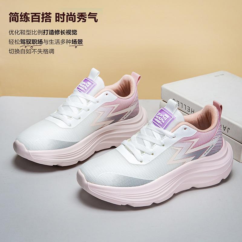Spring New Couple Sports Outdoor Running Shoes Ultra-light Travel Shoes 2 Casual Sports Shoes Non-slip Soft-soled Shoes