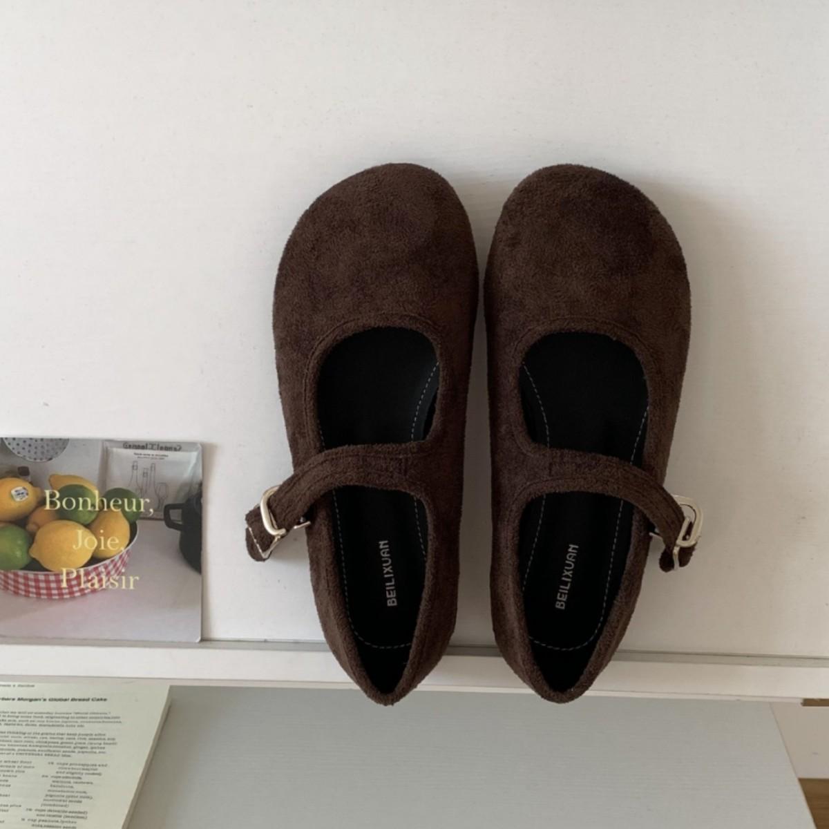 

Корейская версия туфель с круглым носком и открытым верхом из замши, балетки 2025 ранняя весна, ремешок с пряжкой, Мэри Джейн на плоской подошве, вечерние туфли, ladyshoes 39