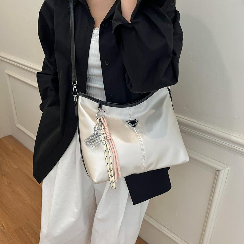 Casual Large-capacity Bag Women's New Versatile Fashion Messenger Bag Commuter Tote Bag