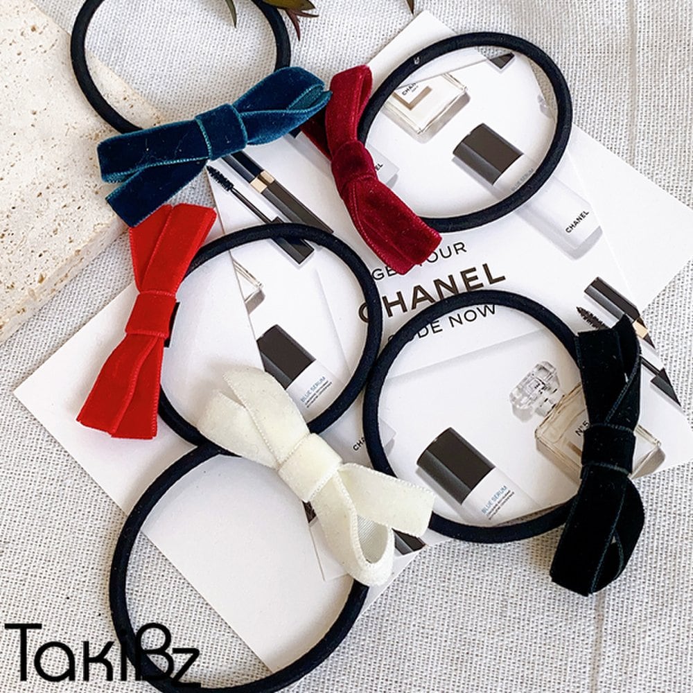 

Winter Mini Velvet Ribbon Hair Tie white