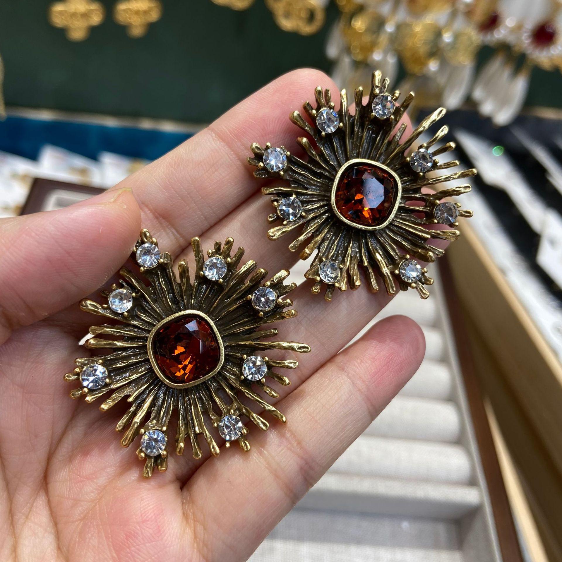 

Light Luxury Exaggerated Sun Flower Silver Needle Earrings Retro High-End Sense Diamond-Encrusted Coffee-Colored Glazed Earrings For Women