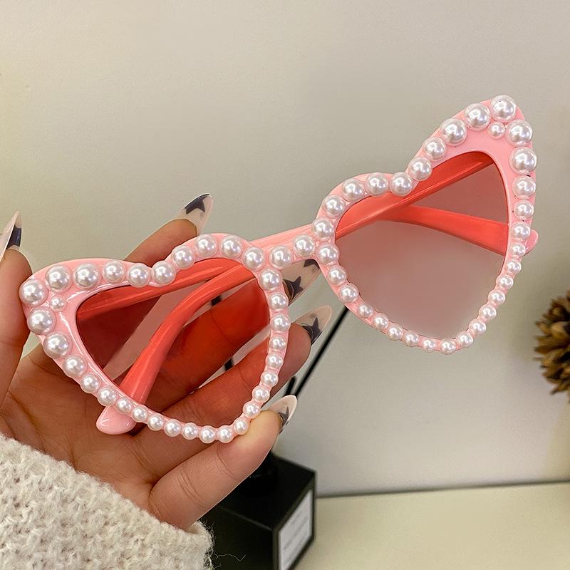 2025 Heart-Shaped Pearl Sunglasses: European & American Fashion for Women