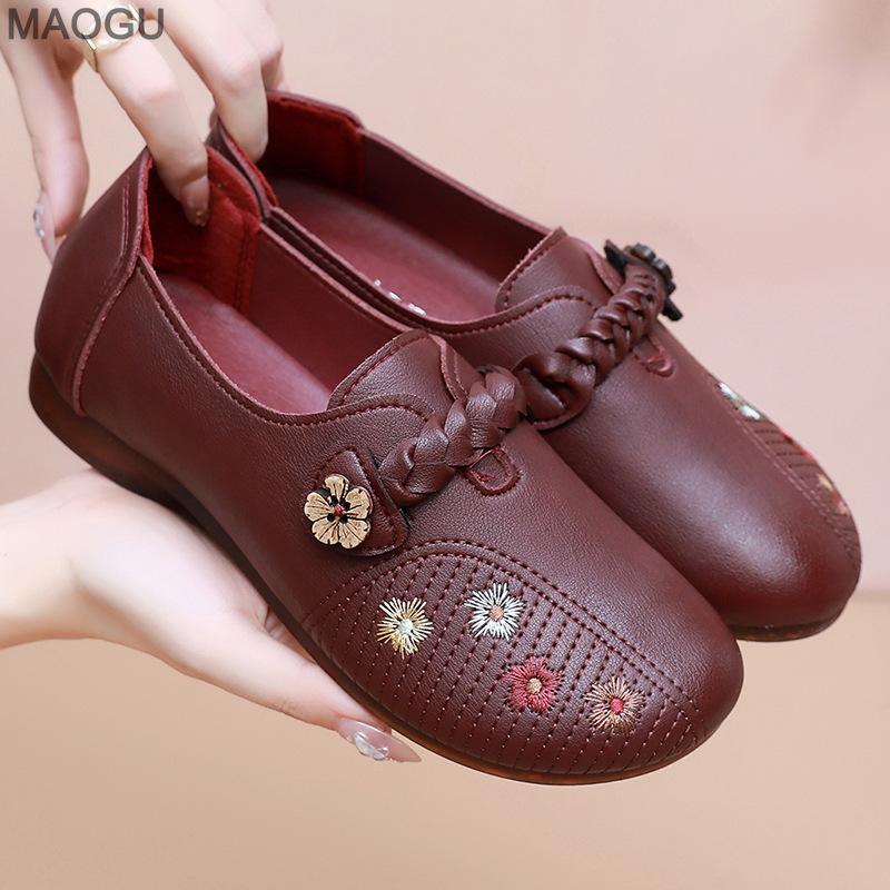 Soft Sole Leather Low Heel Pumps for Women Casual Loafers Slip on Flat Mom Shoes Comfortable Embroidery Autumn Zapatos De Mujer