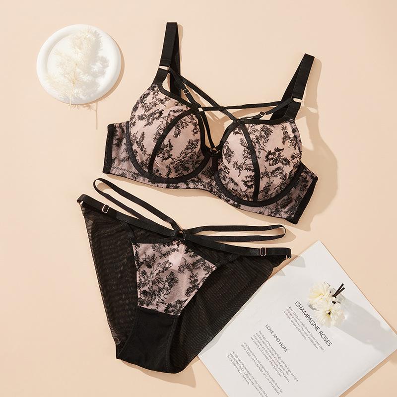 European-American Plus Size Lingerie Set: Anti-Sagging Push-Up, Full Cup Bra for a Slimmer Look