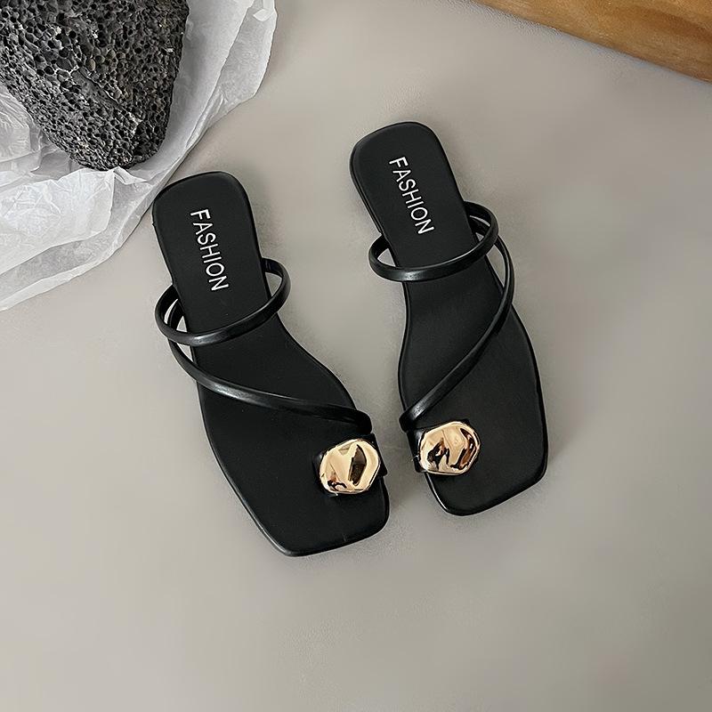 

Niche high-end set toe beach cool slippers women s summer wear new flat-bottomed sandals 42 чёрный